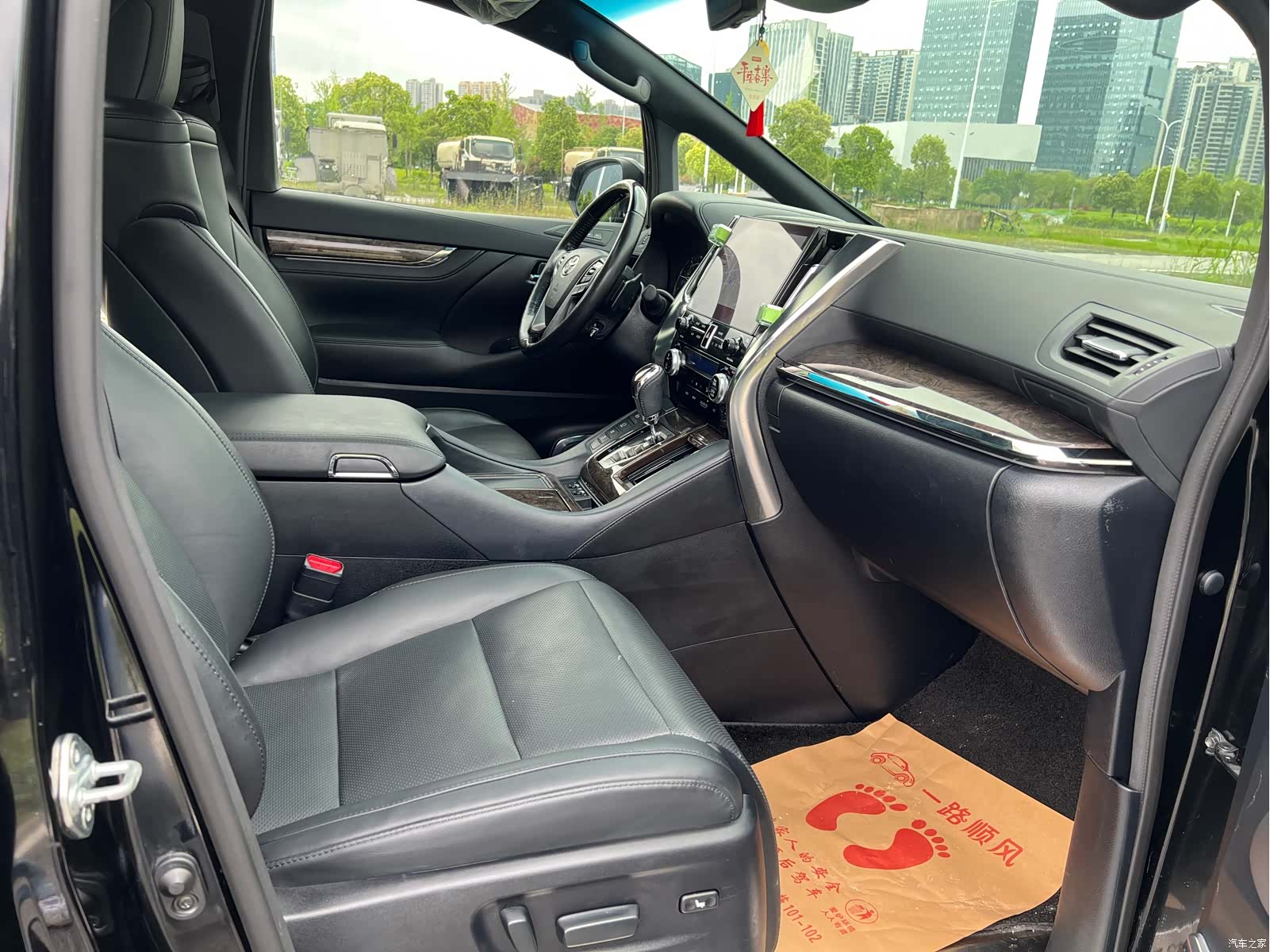 Toyota Alphard, 2022 6