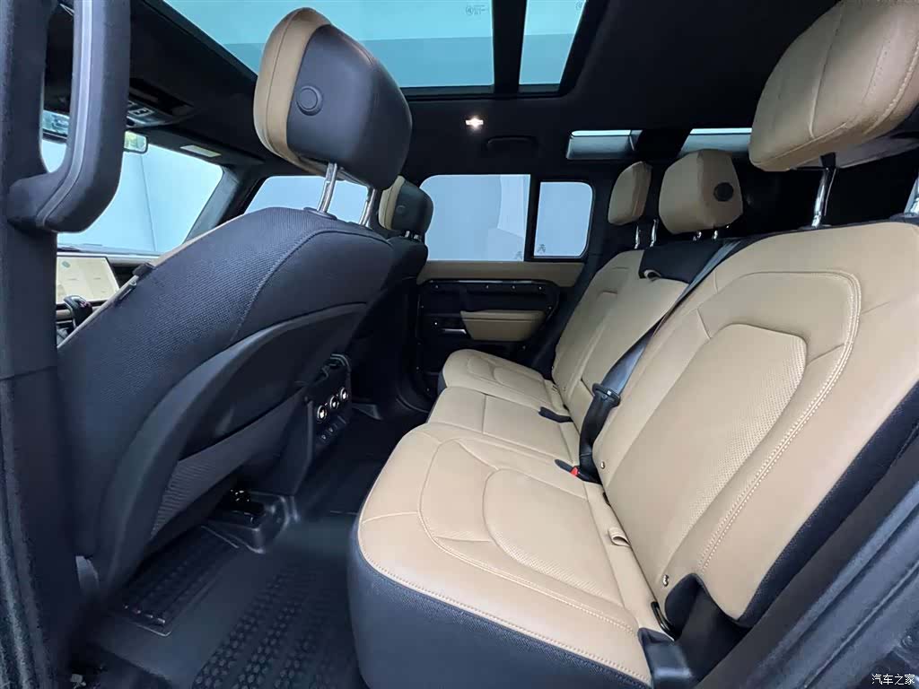 Land Rover Defender, 2025 30