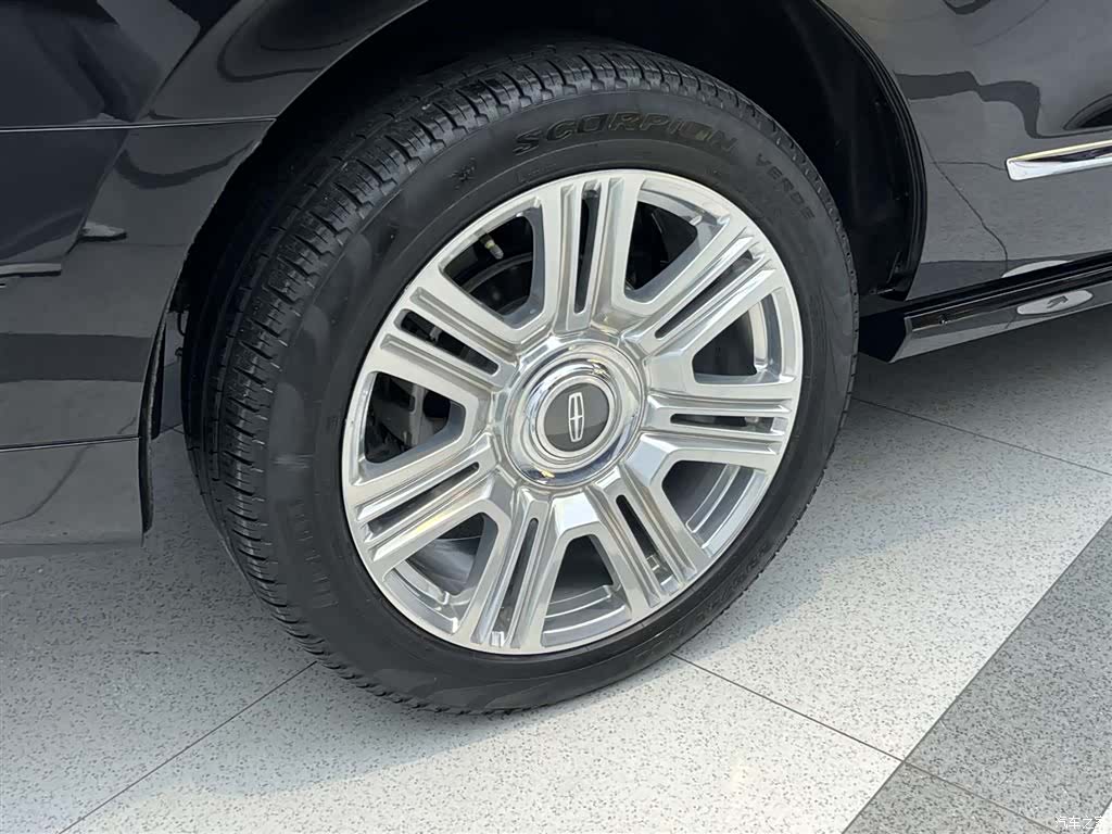 Lincoln Navigator, 2023 9