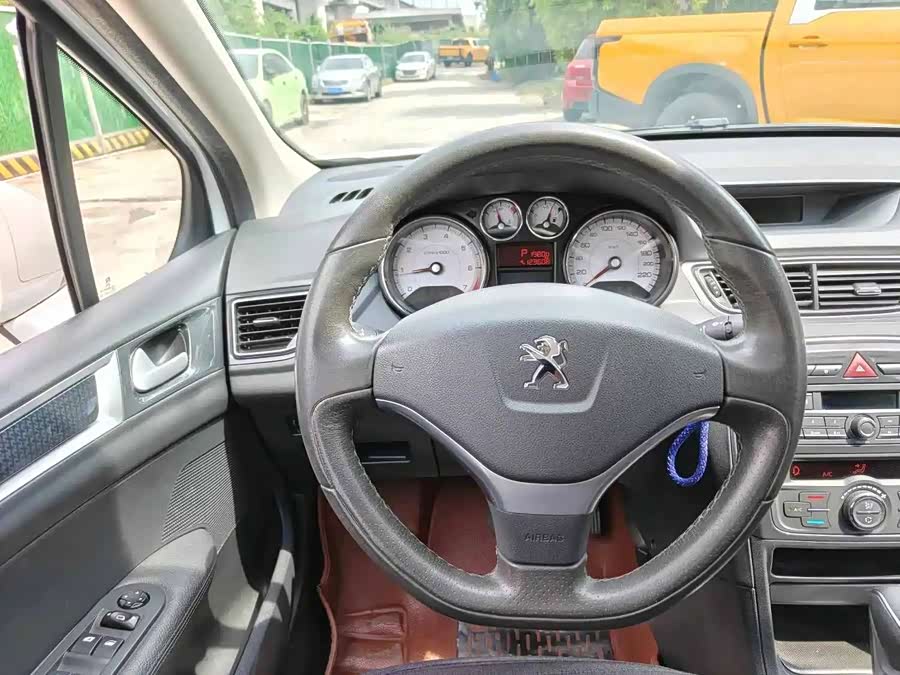 Peugeot 308 2016, фото 12
