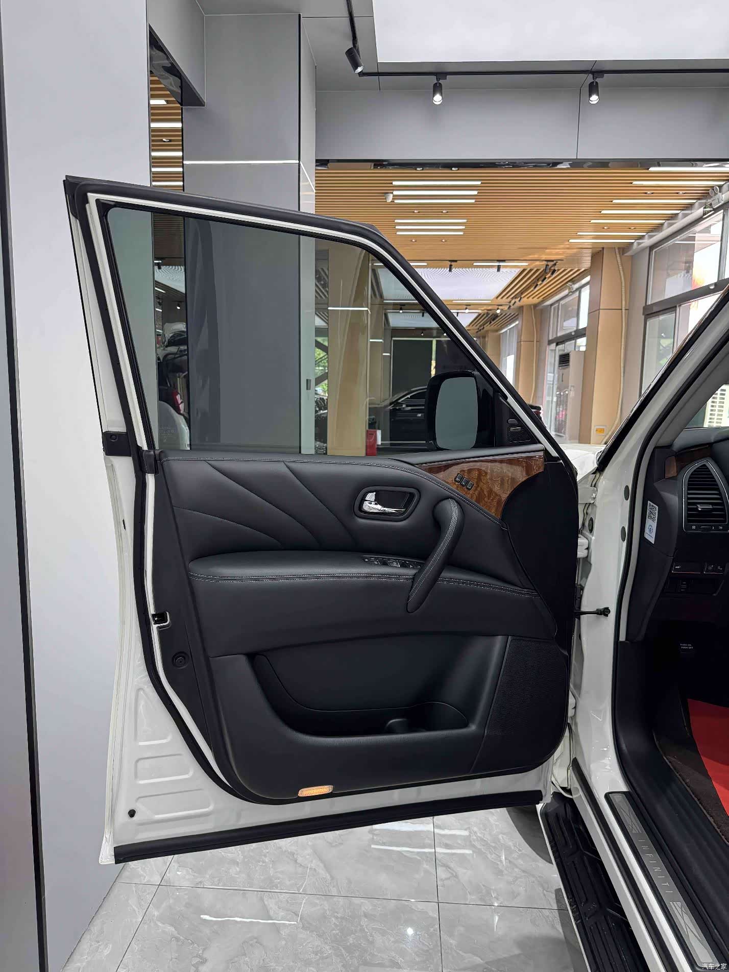 Infiniti QX80, 2019 4
