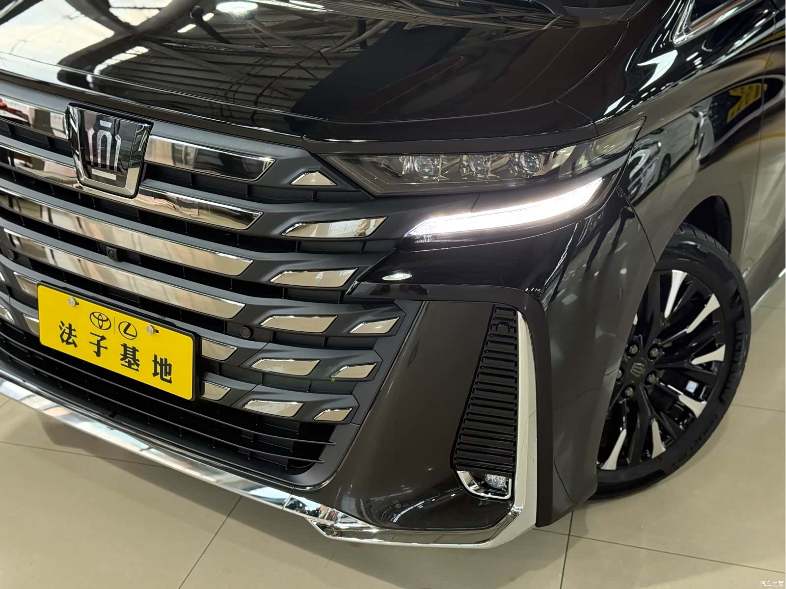 Toyota Vellfire, 2024 все фото
