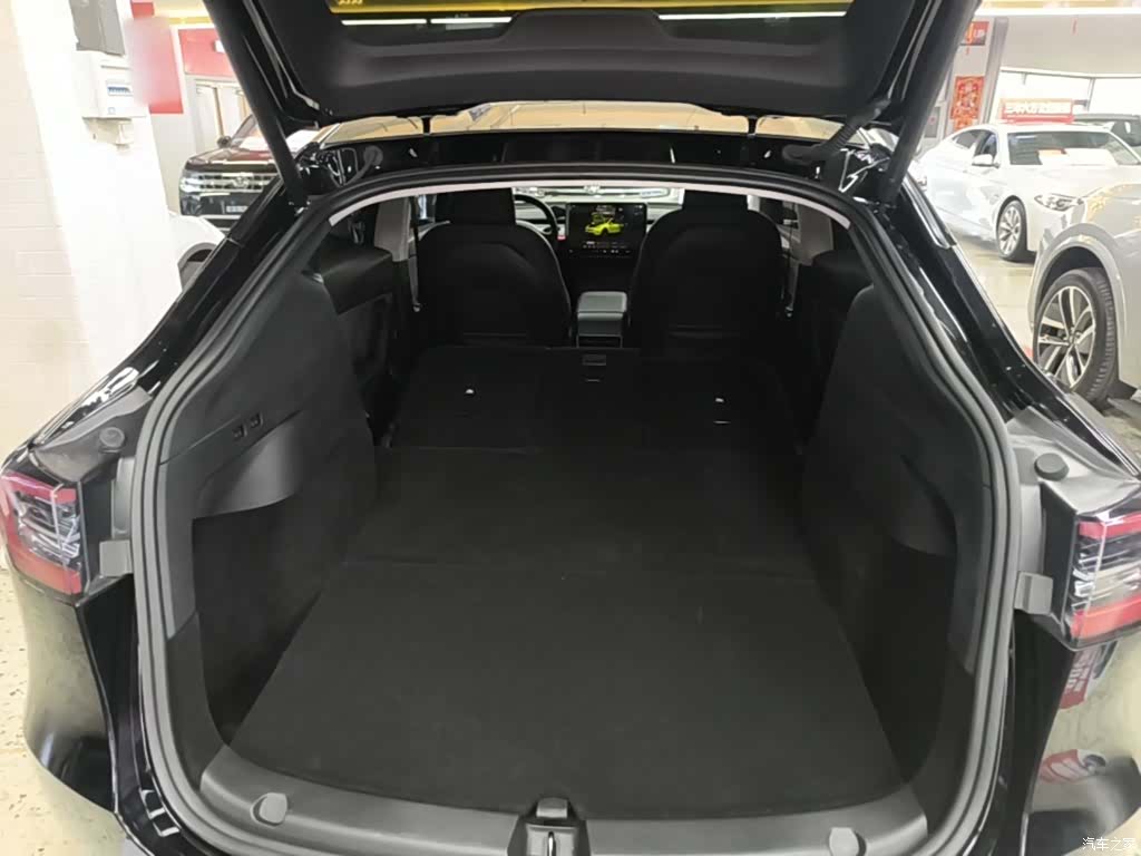 Tesla Model Y, 2024 19