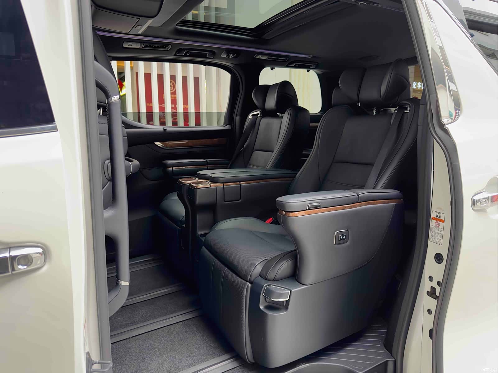 Toyota Alphard, 2020 10