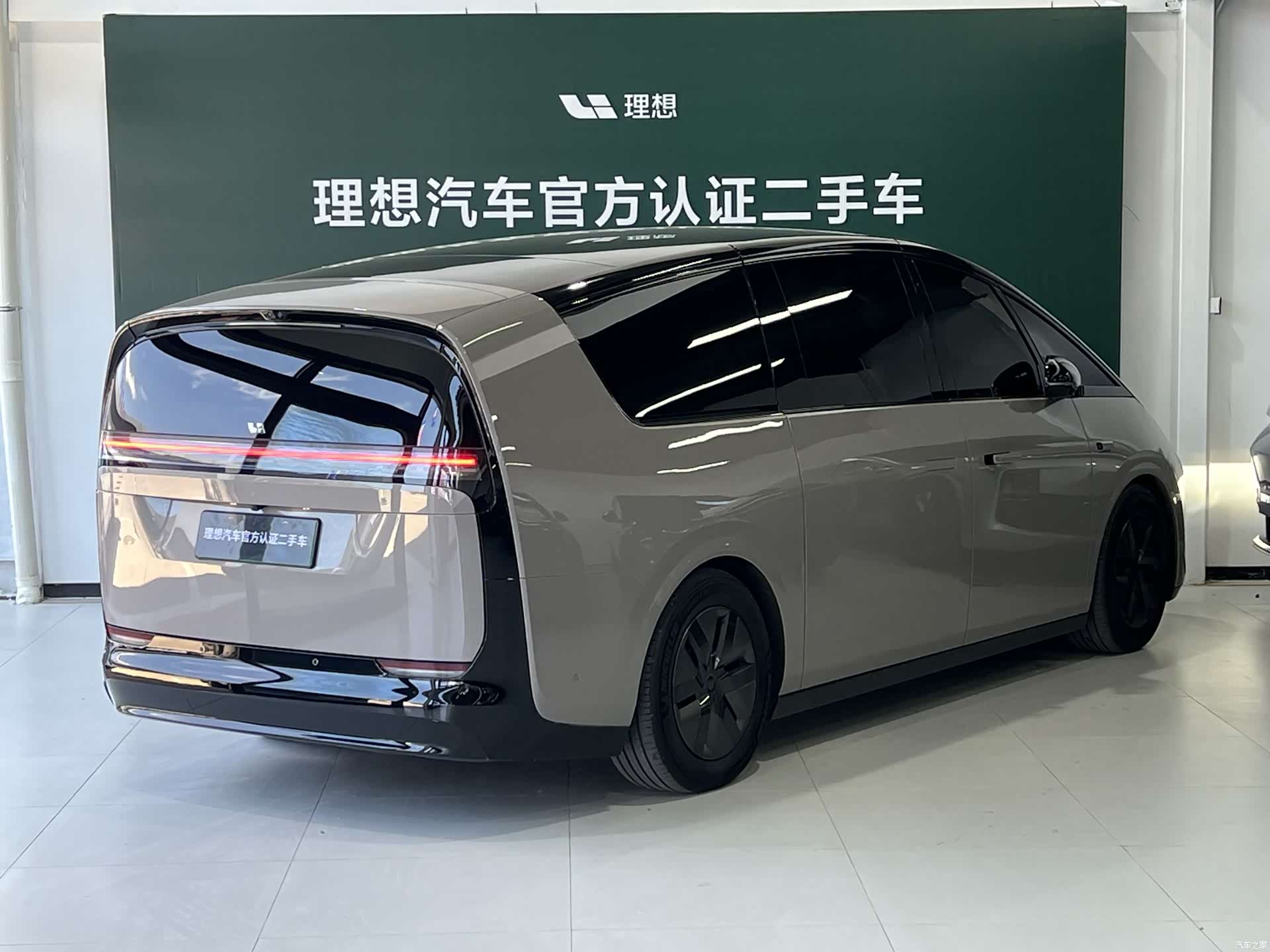 Li Auto MEGA, 2025 3