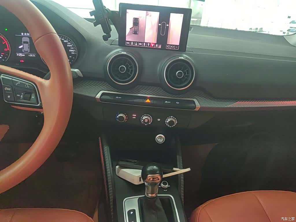 Audi Q2L, 2019 13