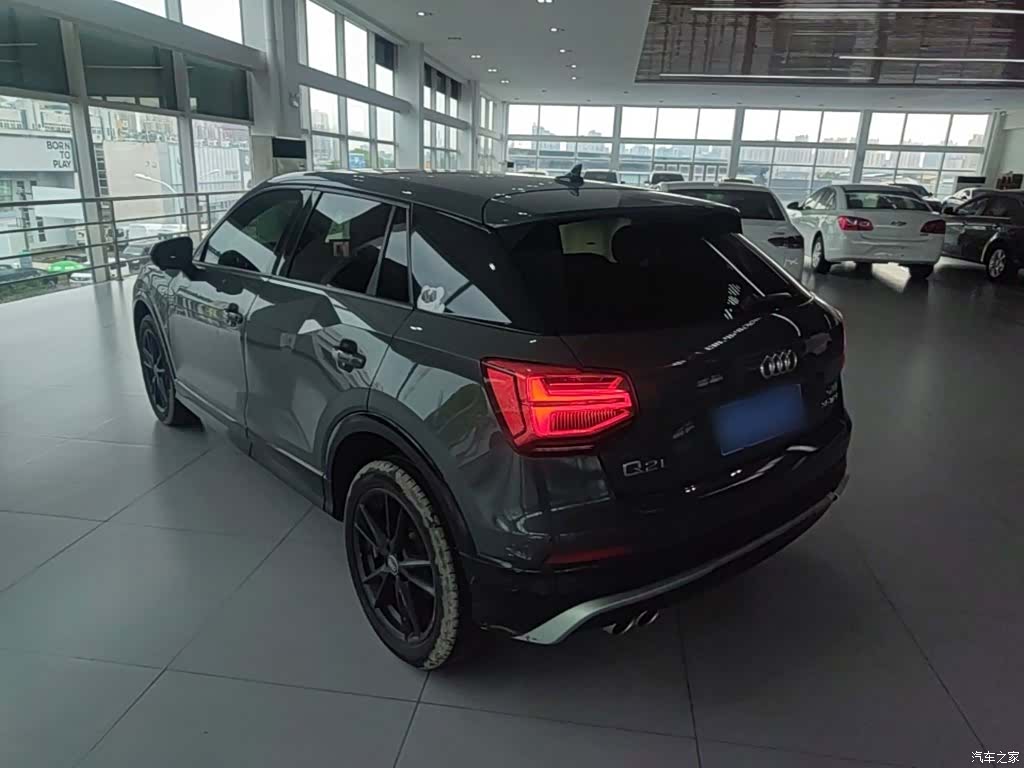 Audi Q2L, 2019 все фото