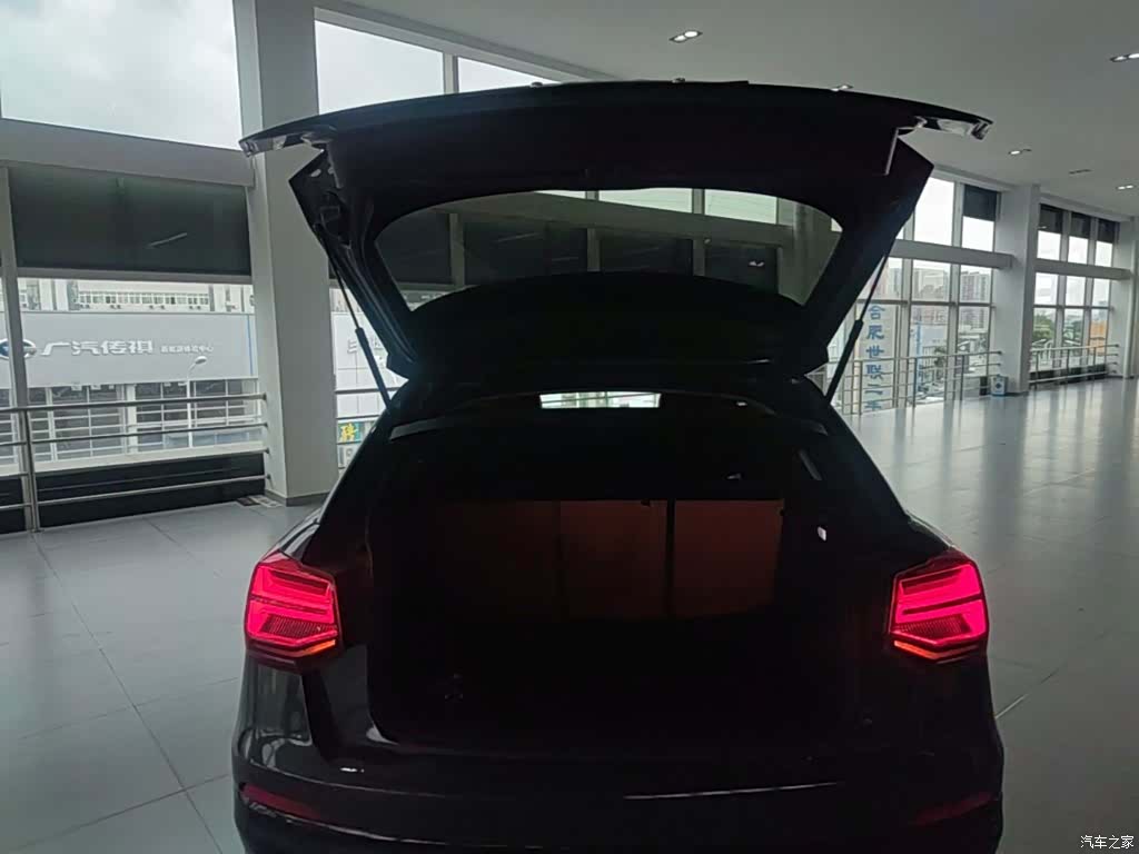 Audi Q2L, 2019 19