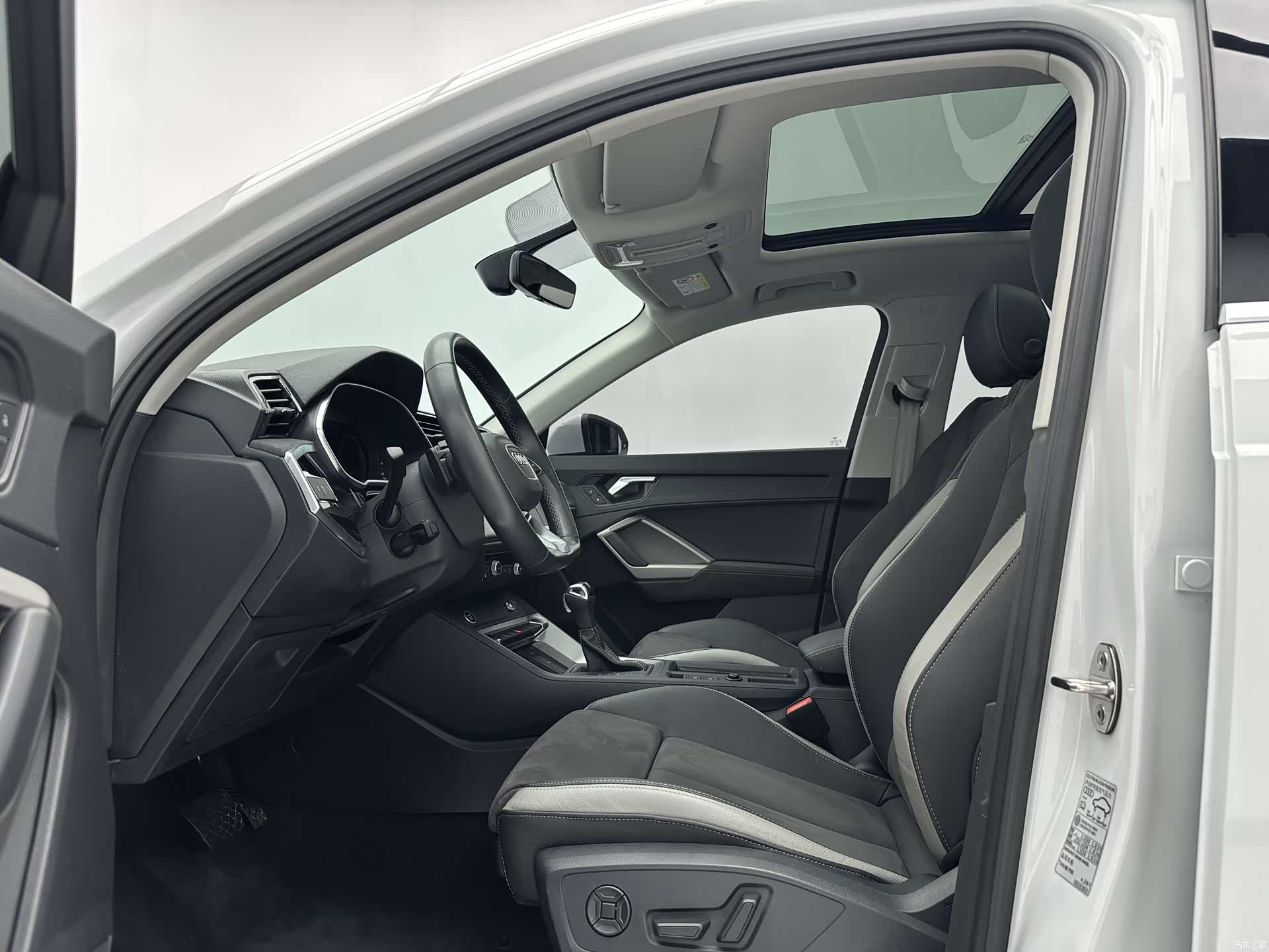 Audi Q3, 2023 все фото