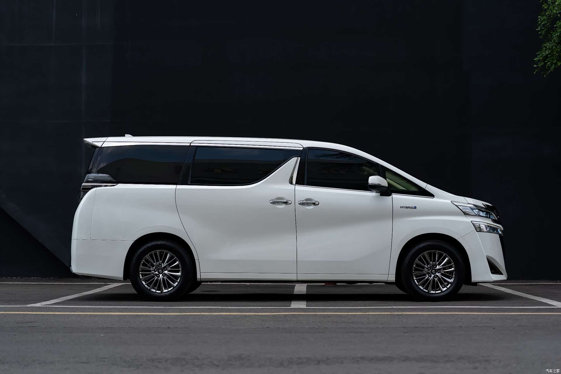 Toyota Vellfire, 2022 4