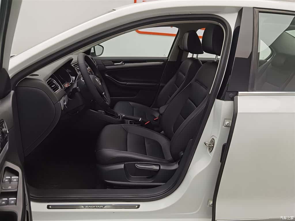 Volkswagen Sagitar, 2018 10