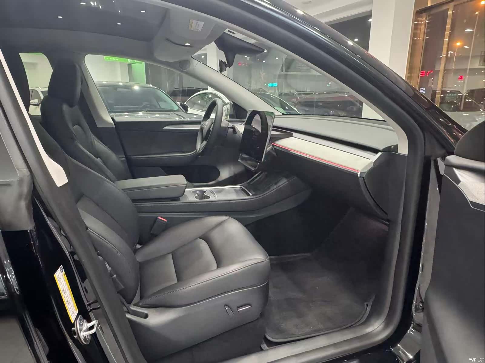 Tesla Model Y, 2023 4