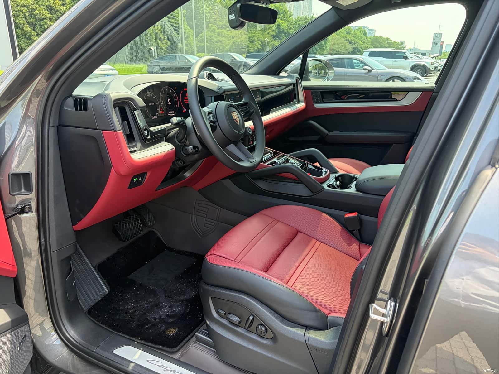 Porsche Cayenne, 2026 12