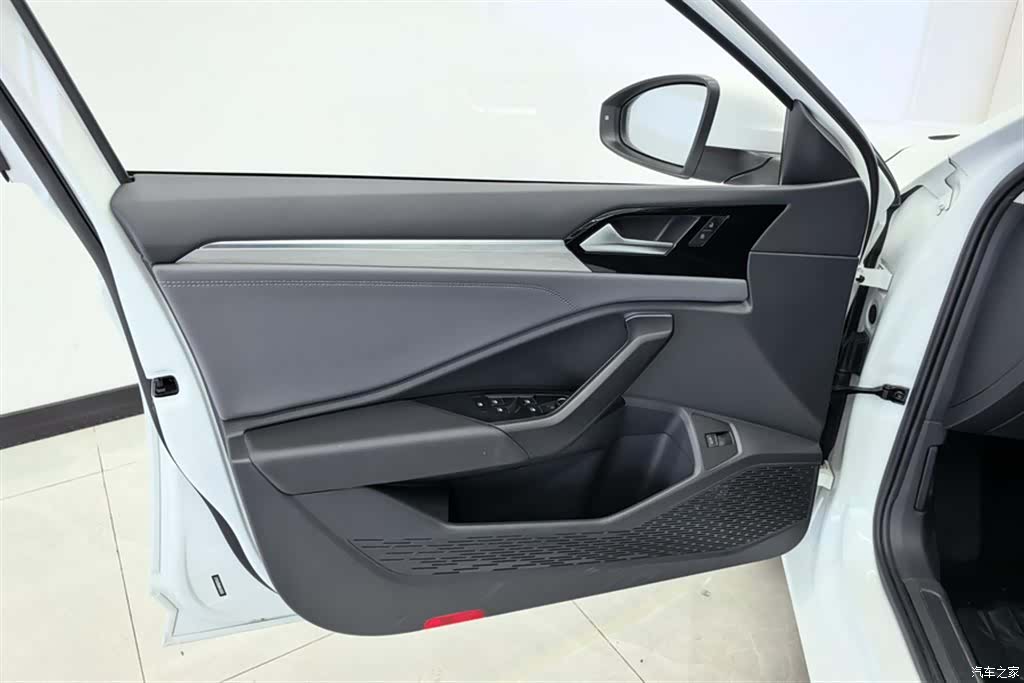 Volkswagen Sagitar, 2021 7