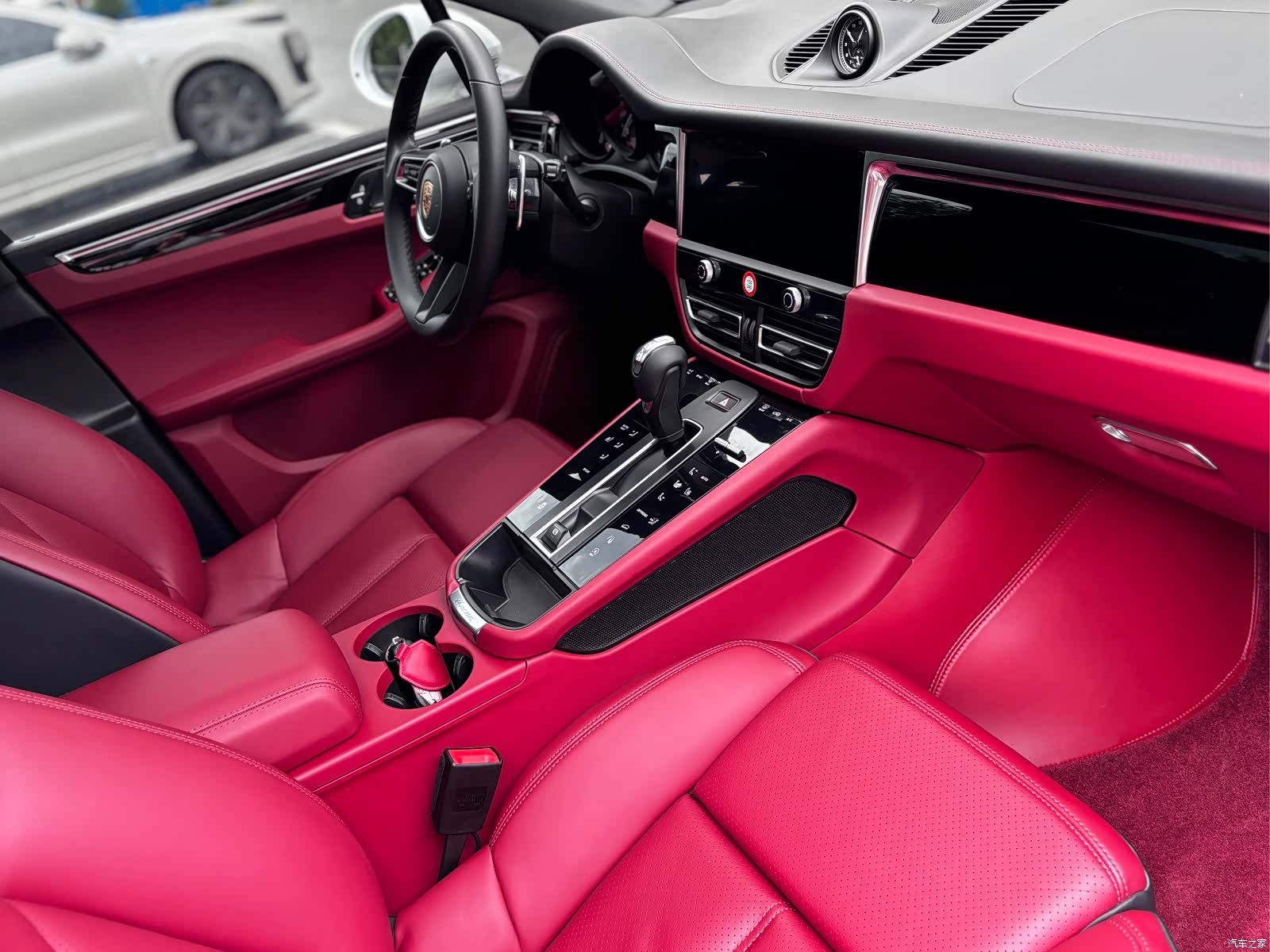 Porsche Macan, 2022 11