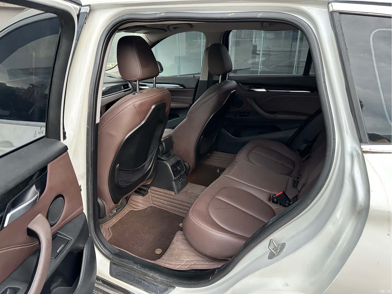 BMW X1, 2020 все фото