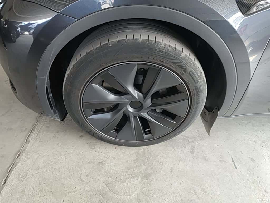 Tesla Model Y, 2024 23