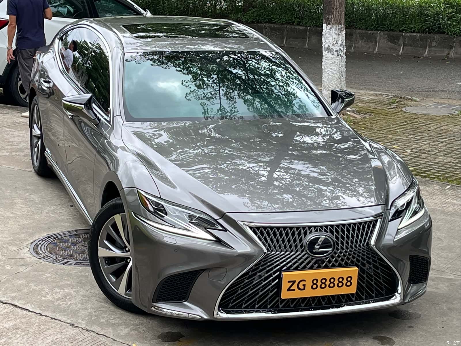 Lexus LS, 2019 3