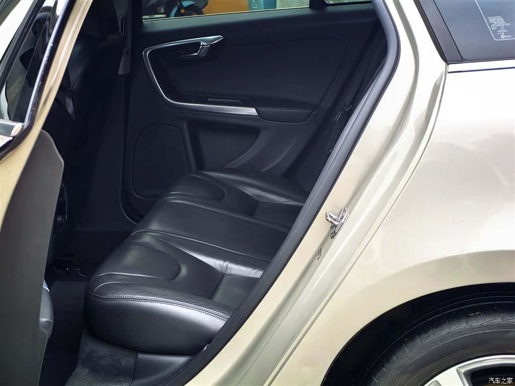 Volvo V60, 2017 11