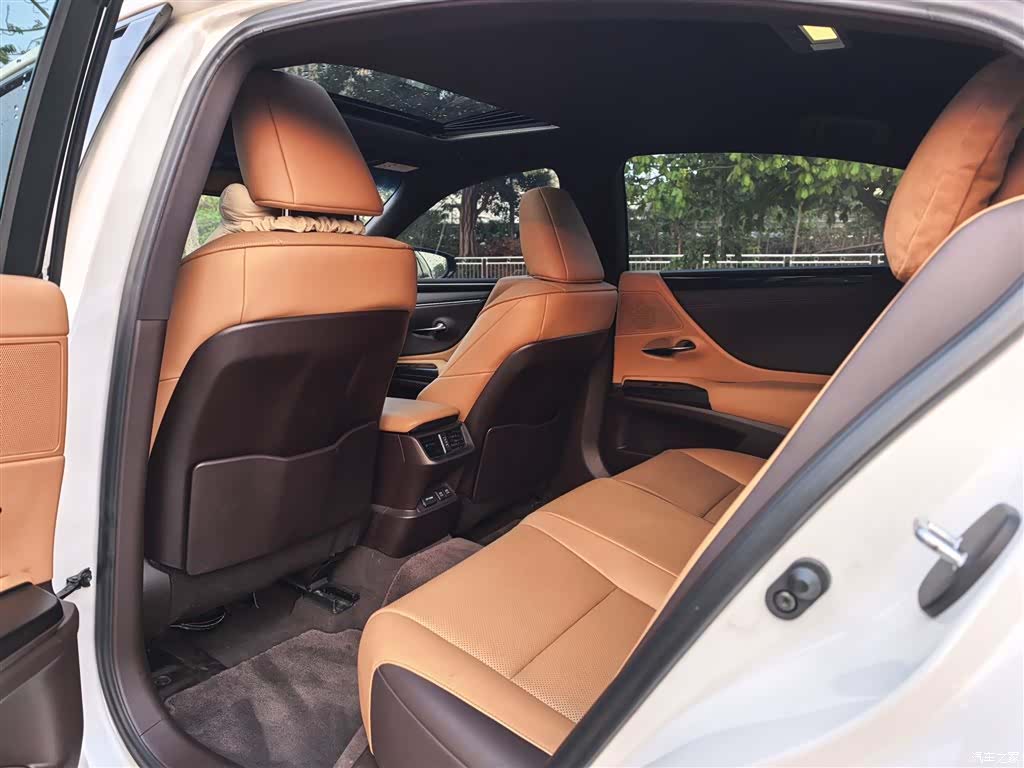 Lexus ES, 2021 13