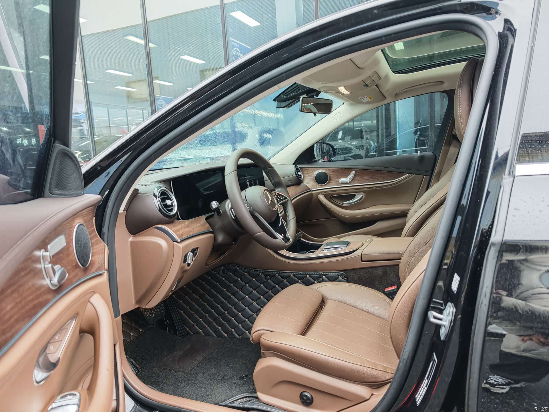 Mercedes-Benz E-Class, 2023 4
