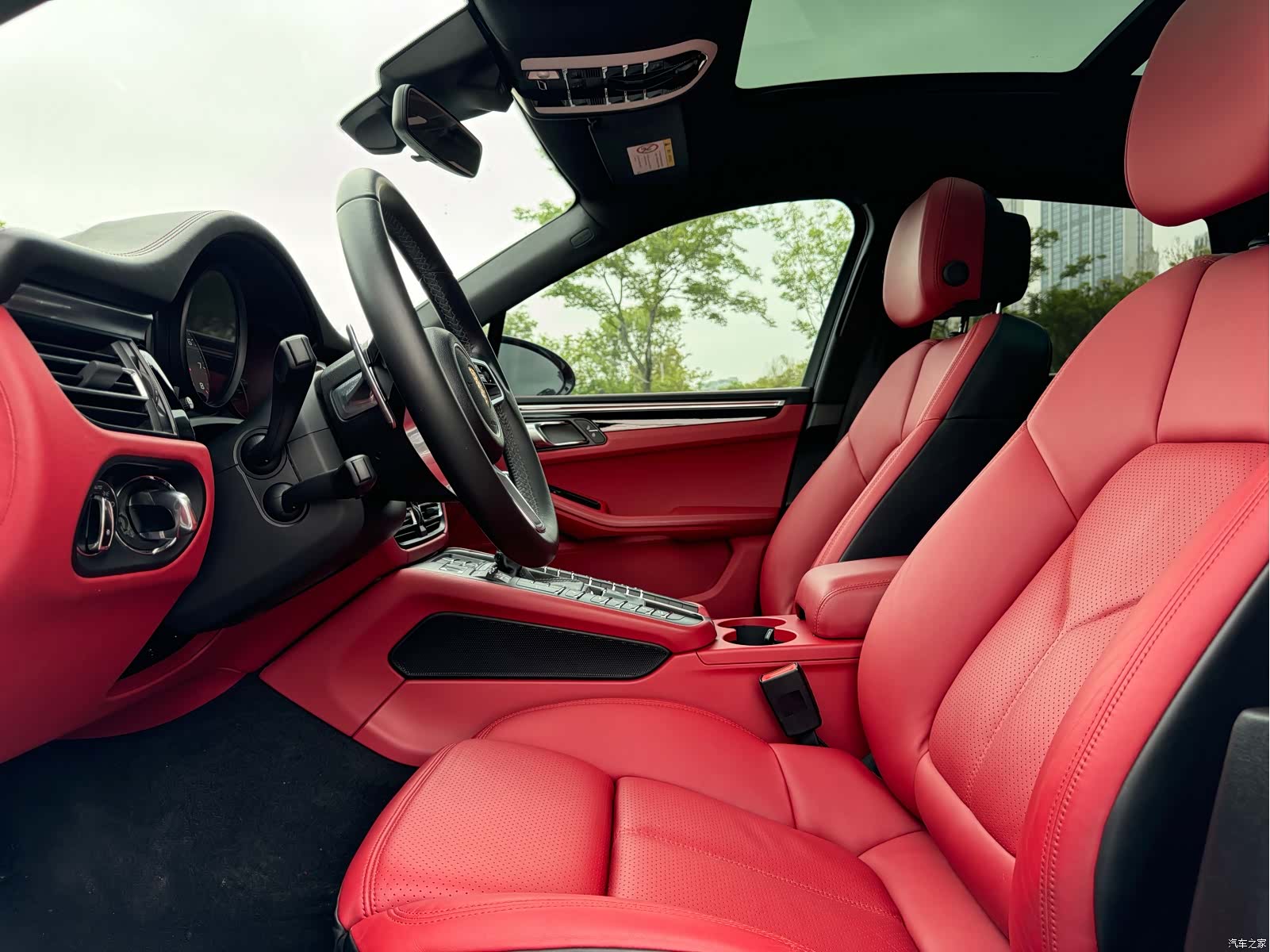 Porsche Macan, 2020 все фото