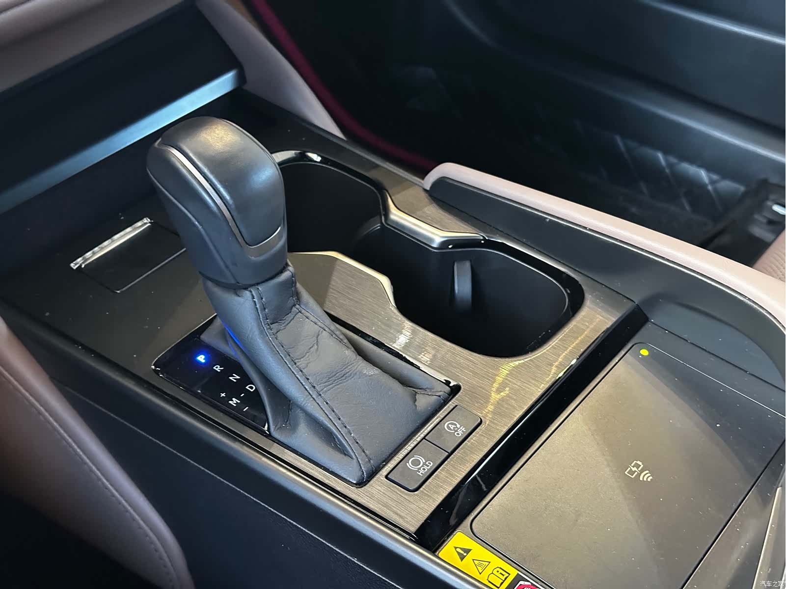 Lexus ES, 2025 9
