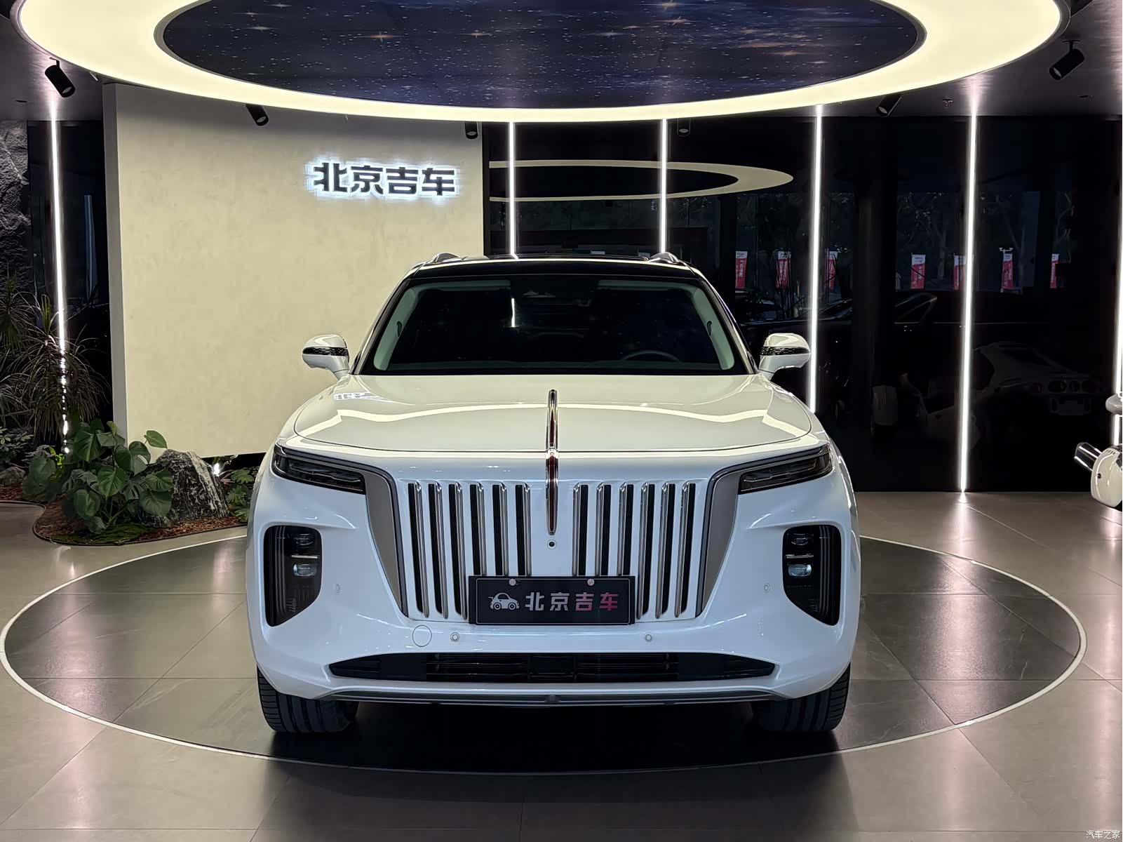 Hongqi E-HS9, 2023 2