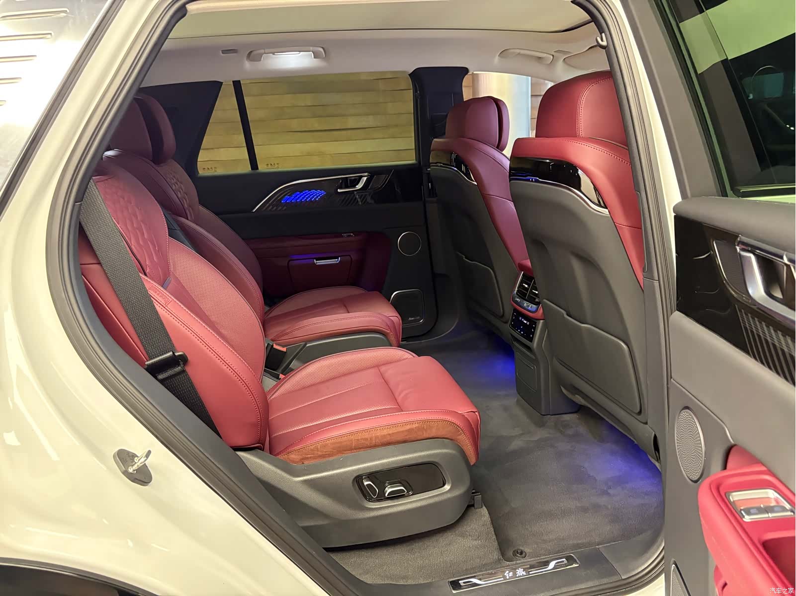 Hongqi E-HS9, 2023 18