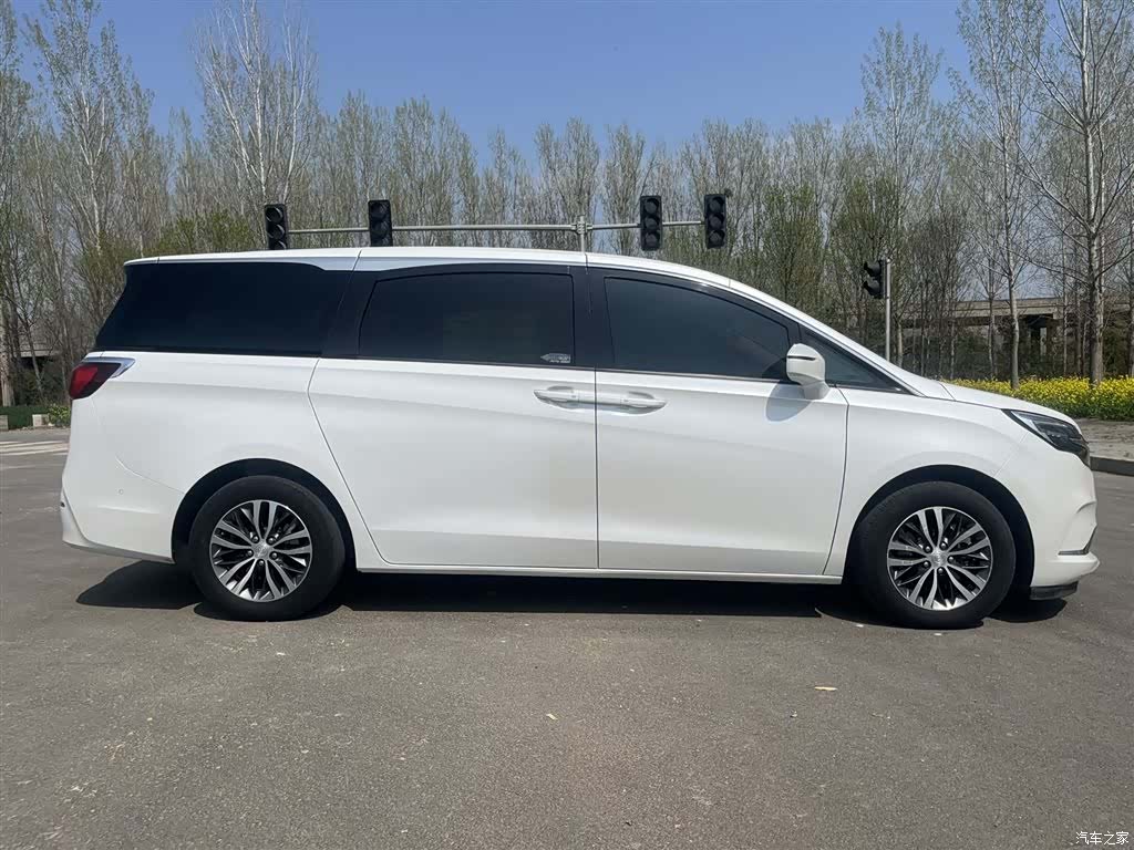 Buick GL8, 2021 3