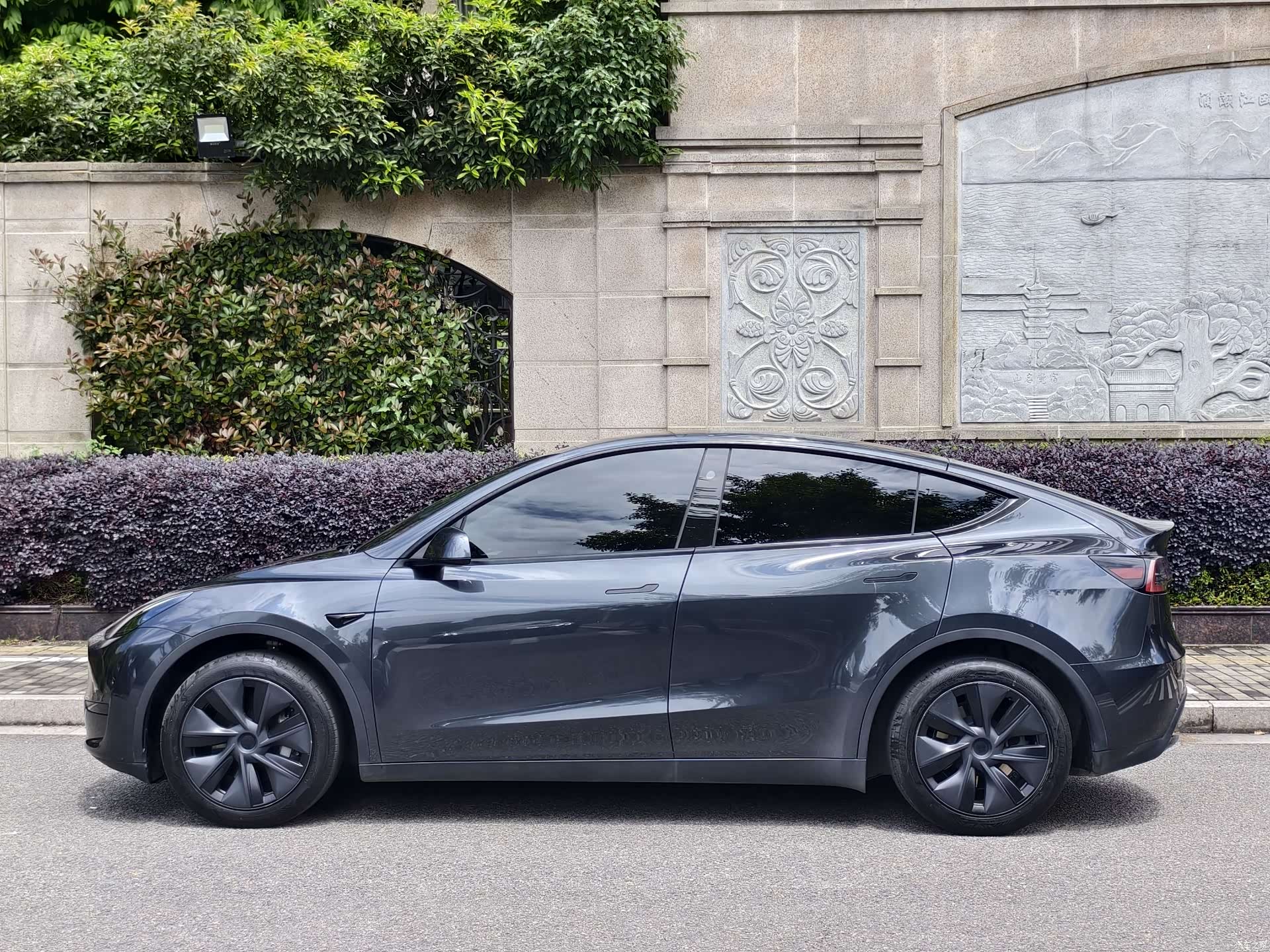Tesla Model Y, 2025 4