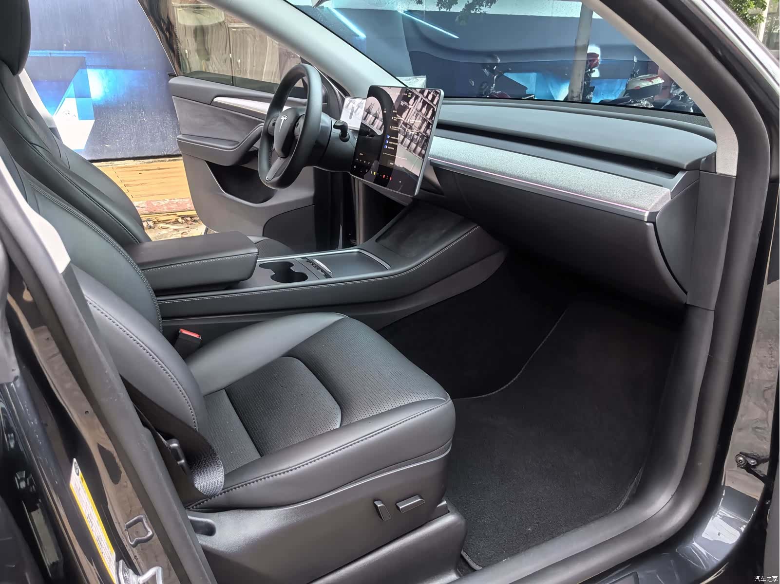 Tesla Model Y, 2024 10