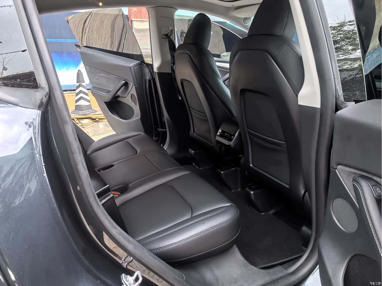 Tesla Model Y, 2024 11
