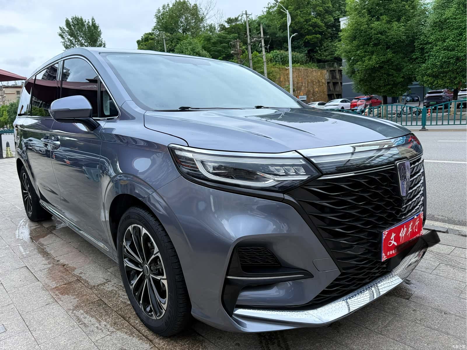 Roewe iMAX8, 2022 3