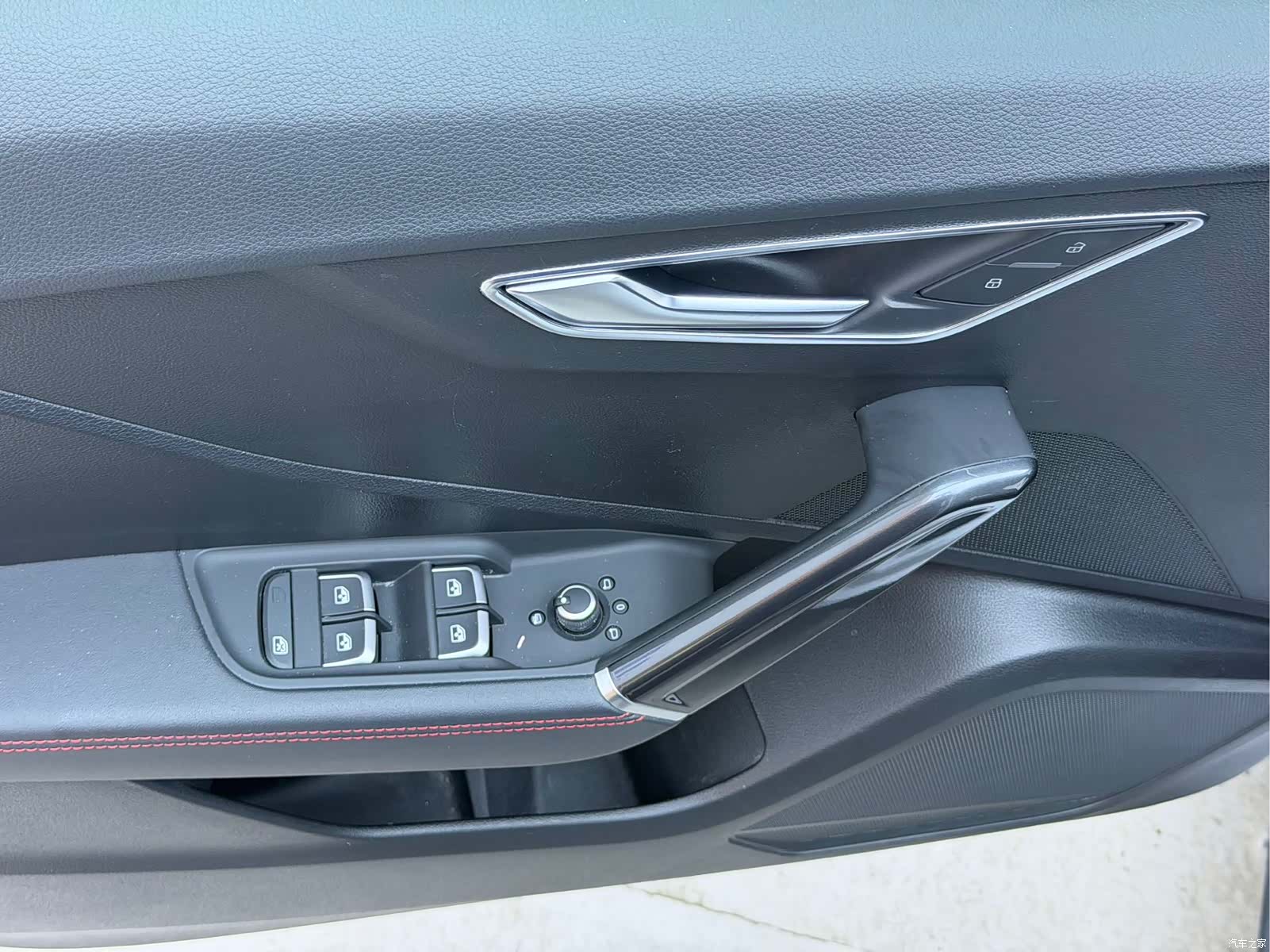 Audi Q2L, 2023 4