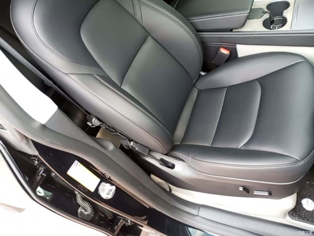 Tesla Model Y, 2023 25