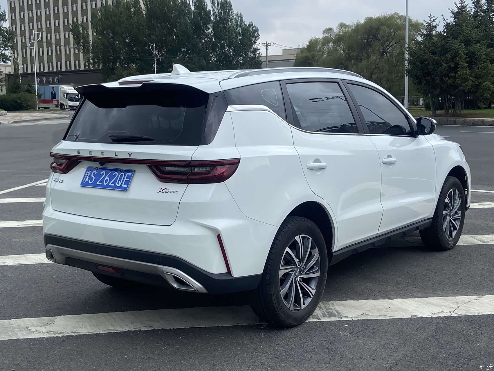 Geely X6, 2022 14