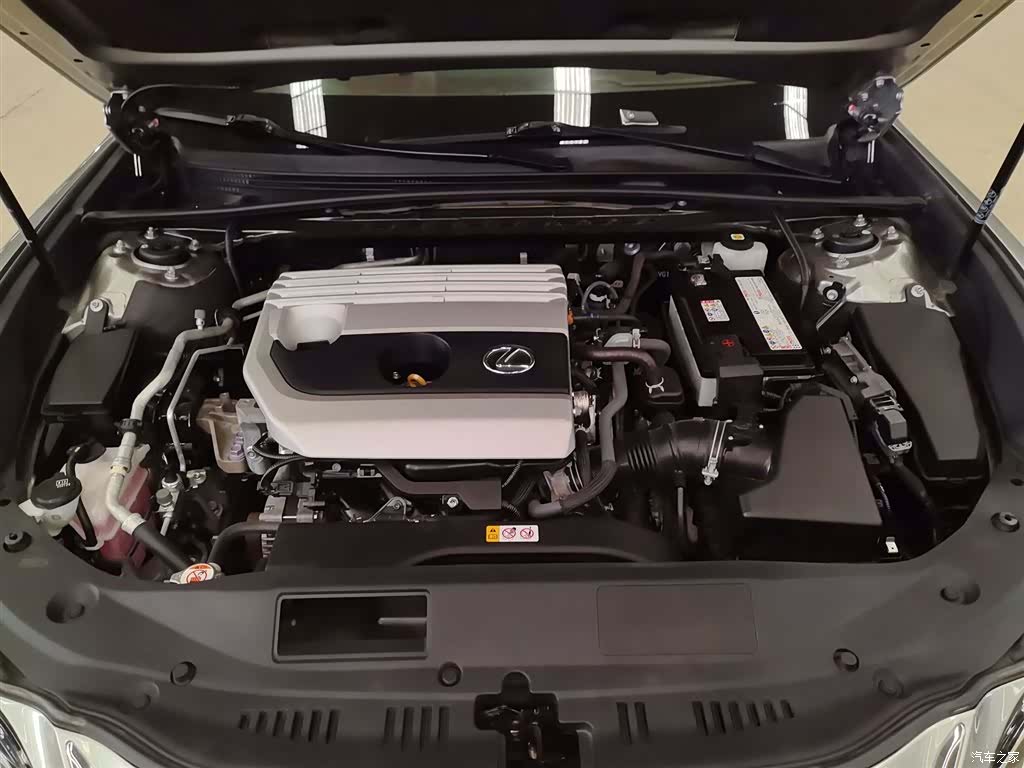 Lexus ES, 2020 11