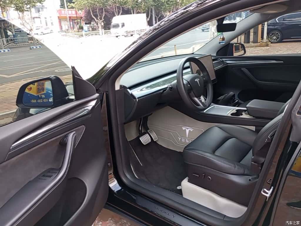 Tesla Model Y, 2023 16
