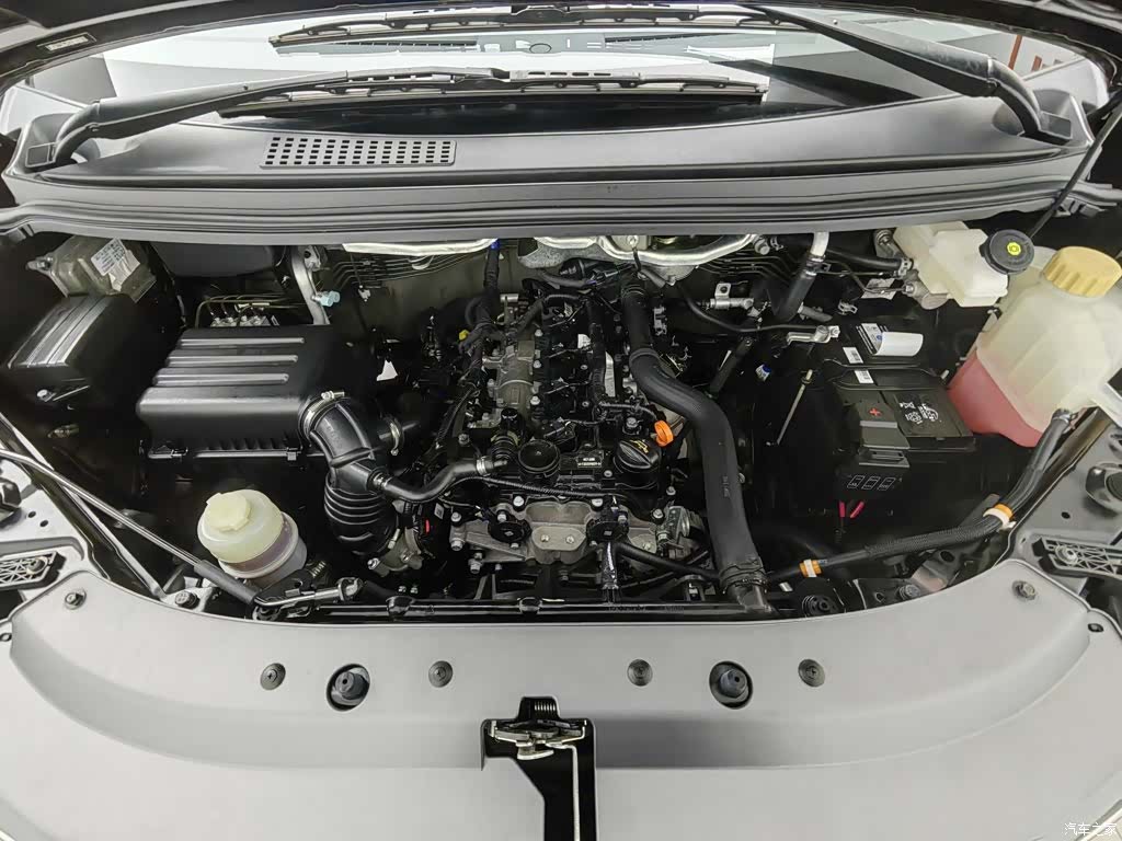 DongFeng M5, 2025 6