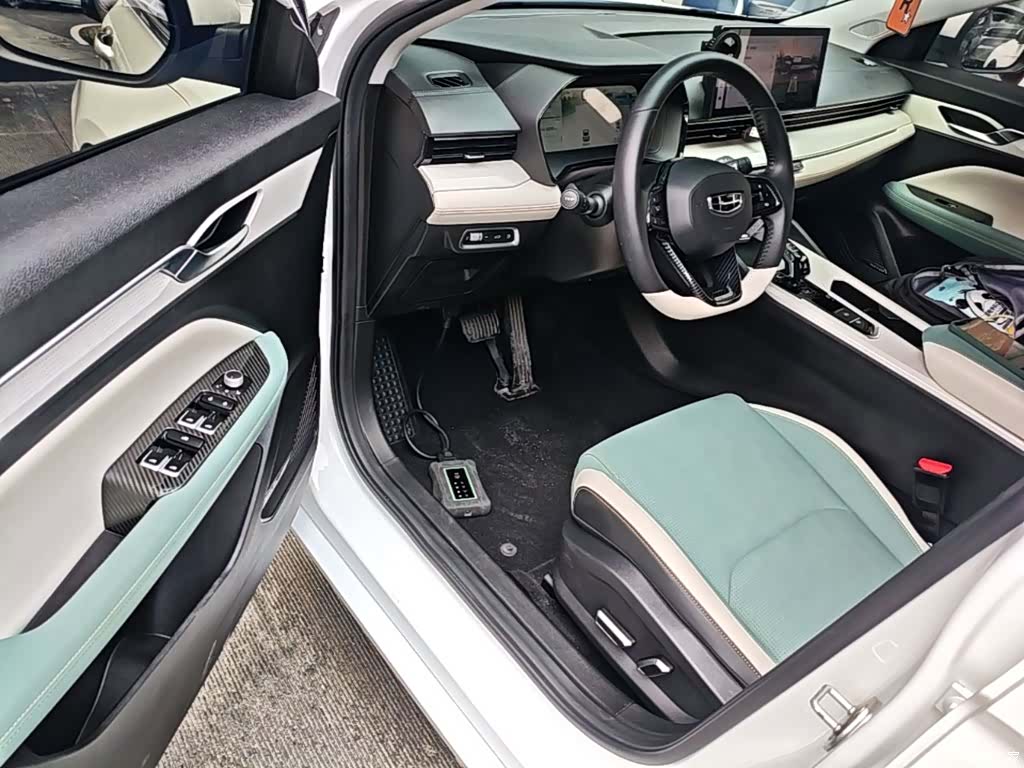 Geely Emgrand, 2022 16