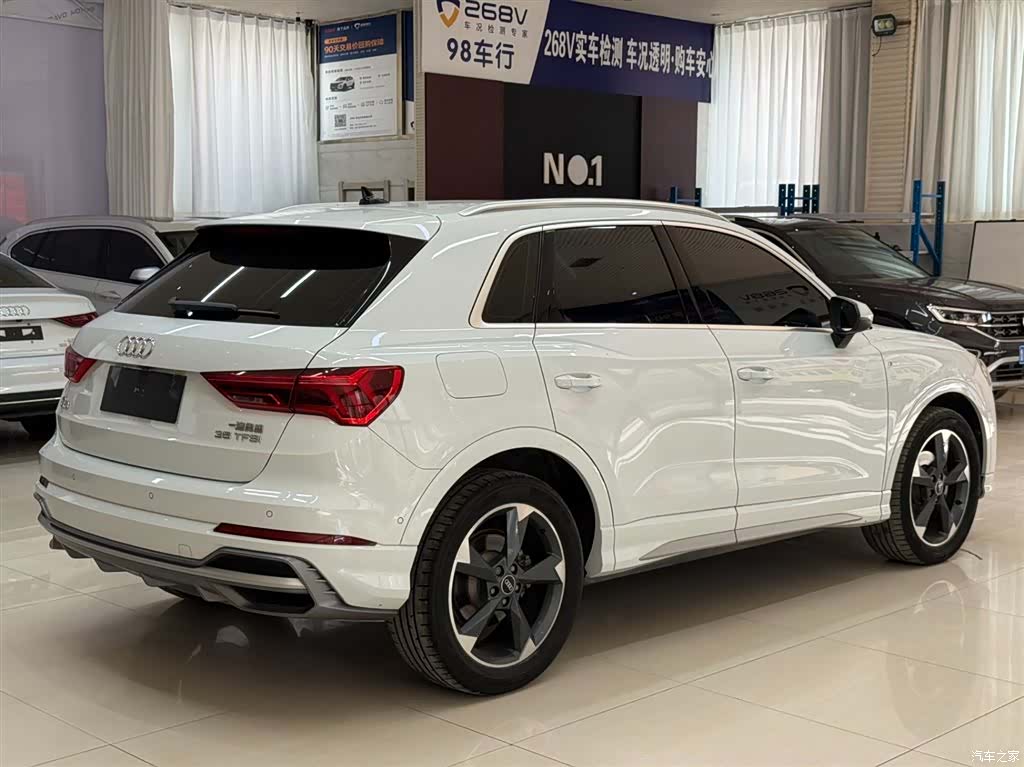 Audi Q3, 2023 4