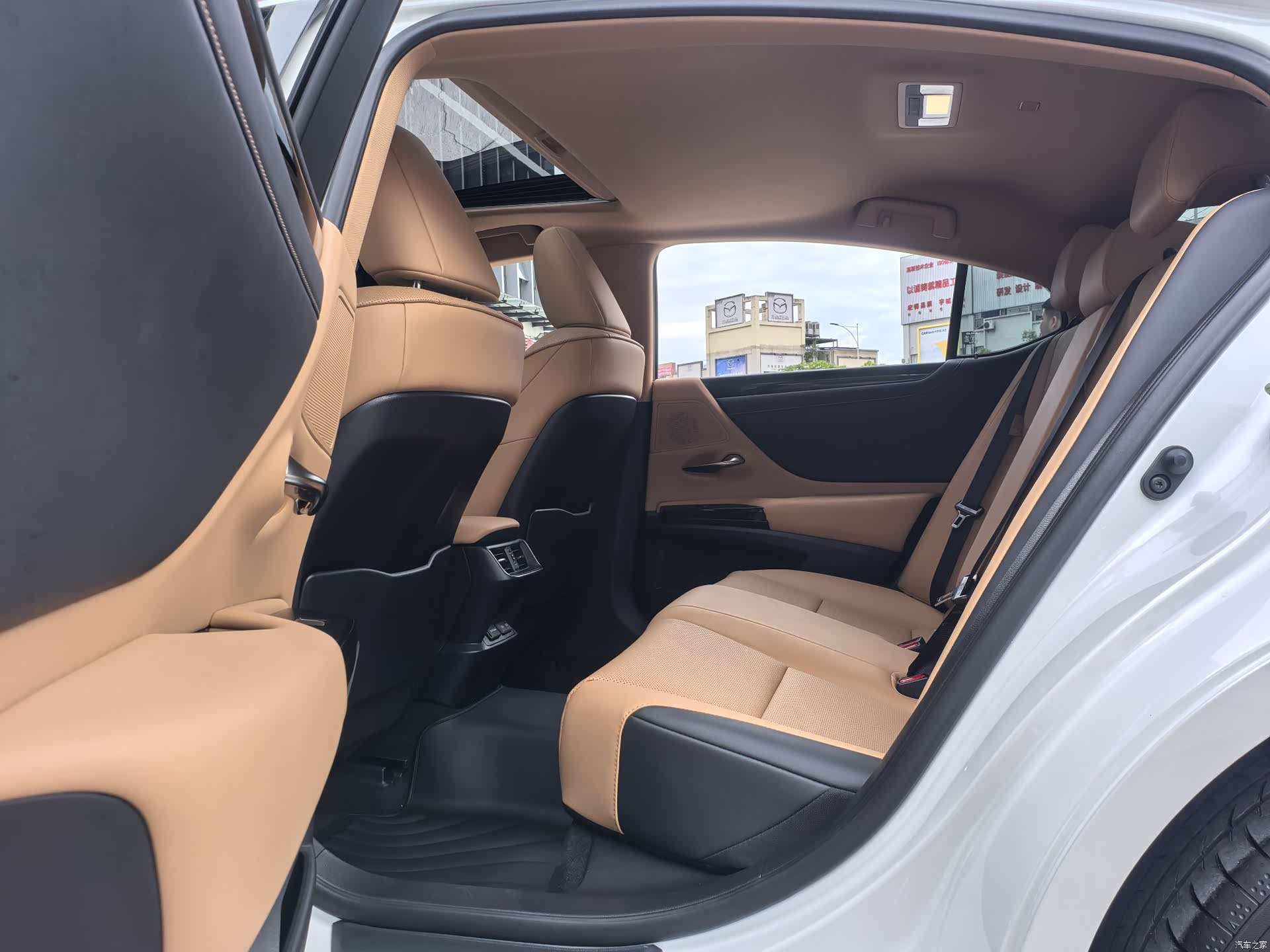 Lexus ES, 2023 14