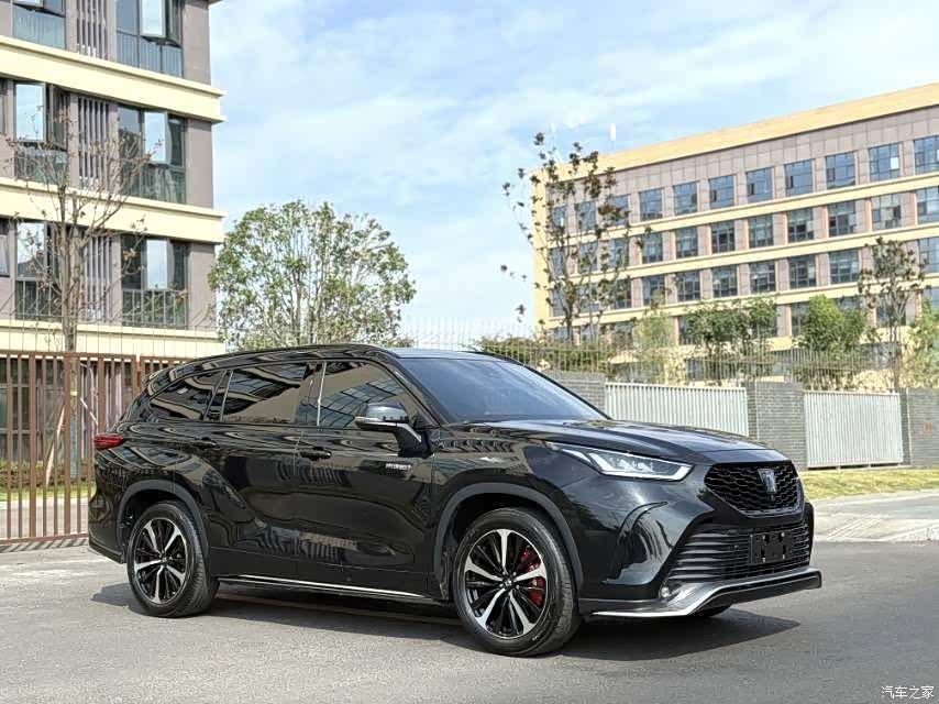 Toyota Crown, 2022 3