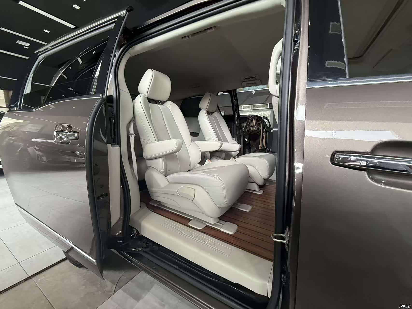 Buick GL8, 2021 13