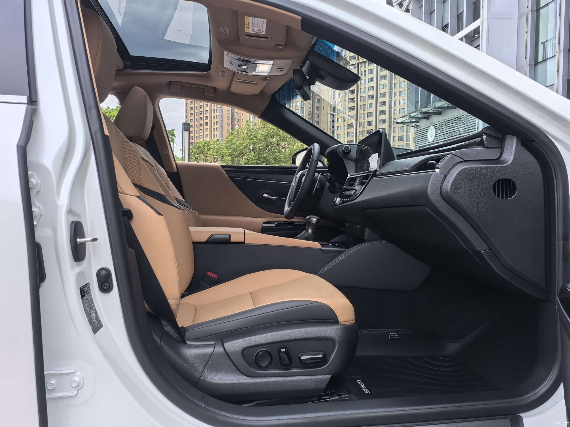 Lexus ES, 2023 10