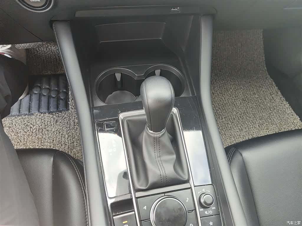 Mazda Mazda3, 2020 14