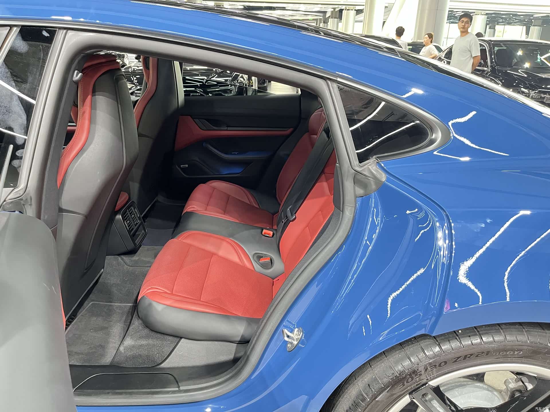 Porsche Taycan, 2021 6