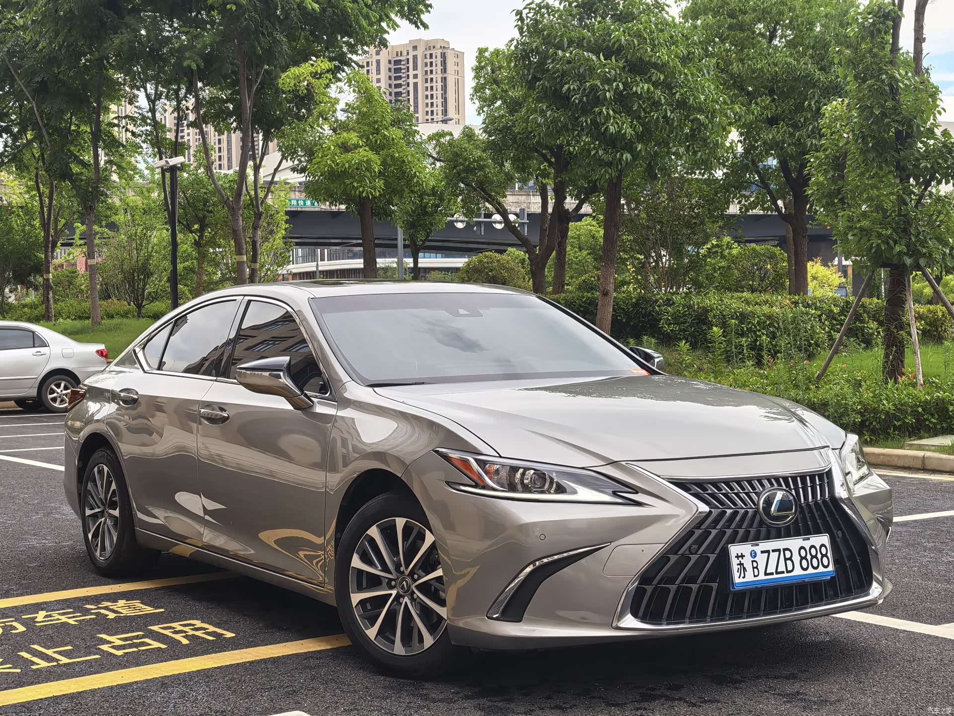 Lexus ES, 2024 3