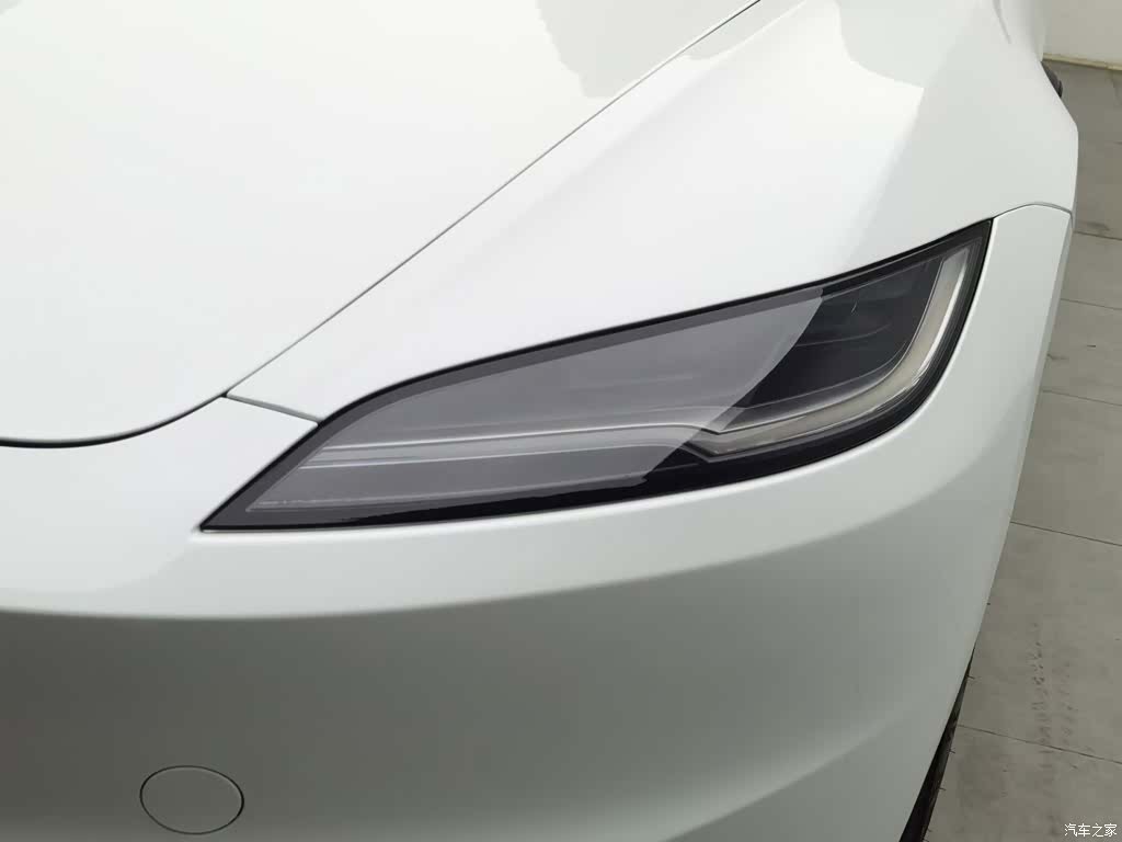 Tesla Model 3, 2025 7